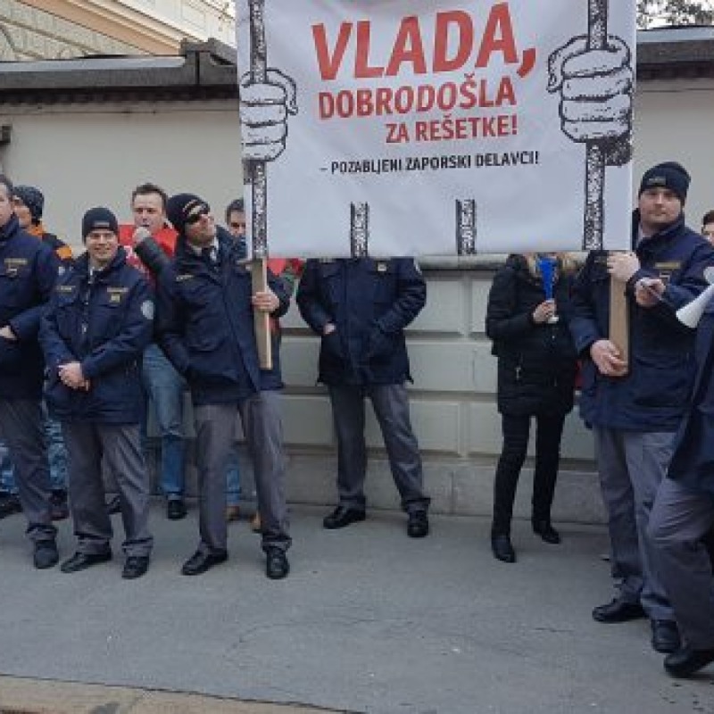 
				STAVKA V JAVNEM SEKTORJU		