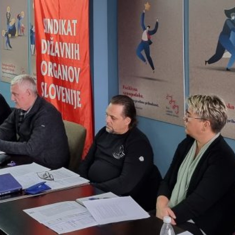 
				Tiskovna konferenca sindikata URSIKS in SDOS		