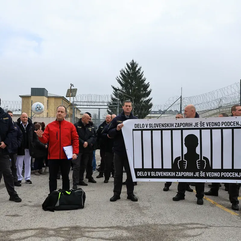 Kolektivna pogodba za dejavnost izvrševanja kazenskih sankcij in velik kadrovski primanjkljaj pravosodnih policistov